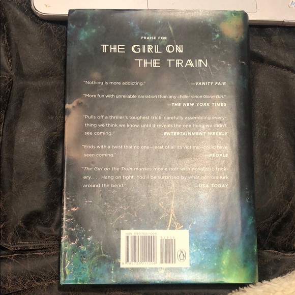 Into the Water by Paula Hawkins. - Picture 4 of 6